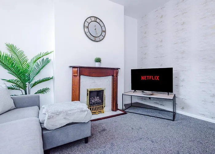 펜션 Spacious 4 Bed With Parking