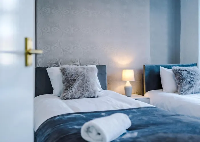 Spacious 4 Bed With Parking * 맨체스터