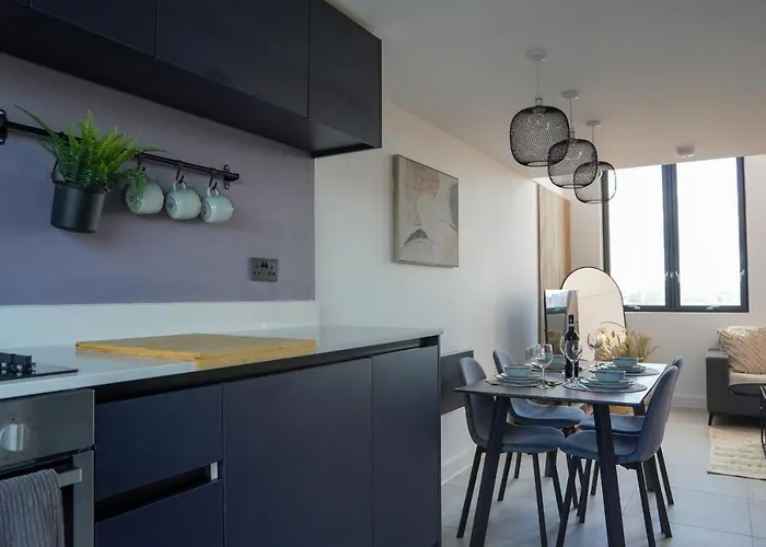 3bdr Penthouse By Torr Group Short Lets & Serviced With Private Rooftop Garden Lägenhet