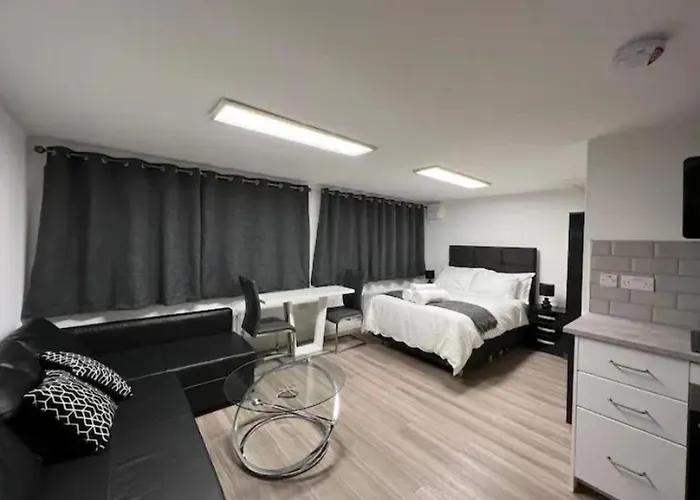 Appt - Sleeps 2 - Free Parking - 5min-metro شقة *