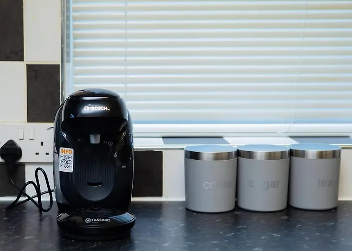 Isinmi - Close To Mcr *