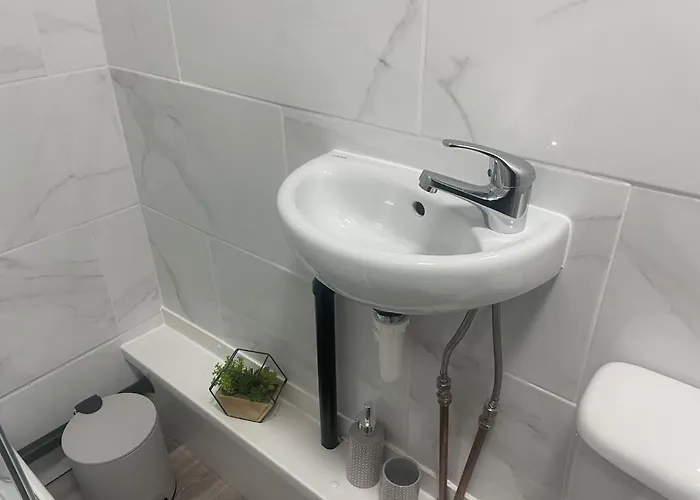 Deluxe In 20 Percent Off For Drake Concert Attendees!