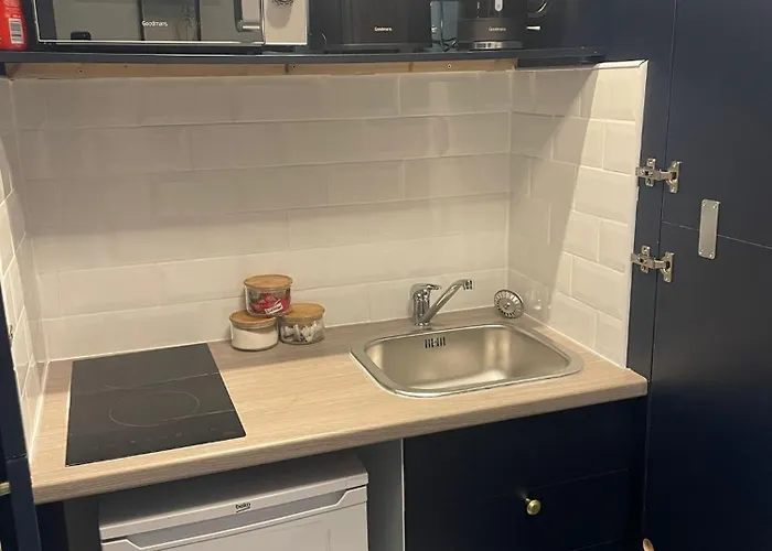 Deluxe In 20 Percent Off For Drake Concert Attendees! Манчестер