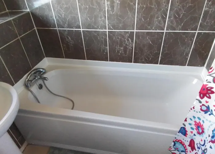 Entire 2 Bedroom House - * Manchester