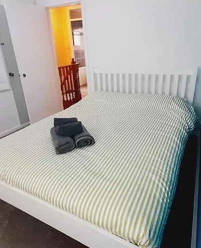 Entire 2 Bedroom House - Manchester