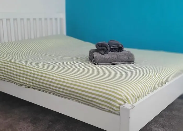 Entire 2 Bedroom House - * Manchester