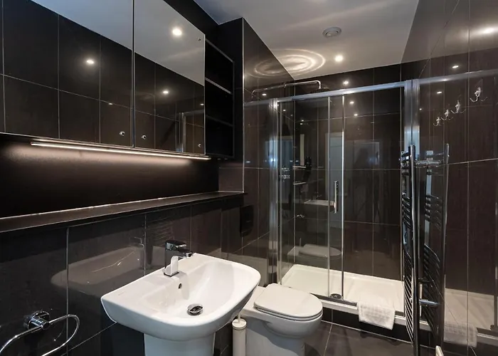 Pillo Serviced - Arena Apartamento Mánchester