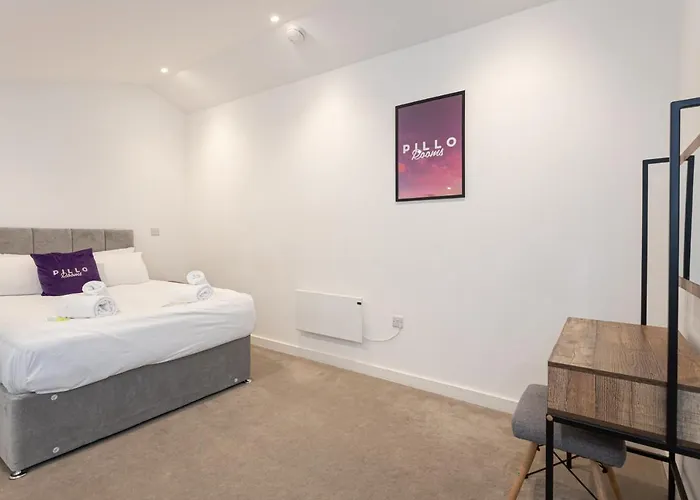 Pillo Serviced - Arena Apartamento Mánchester