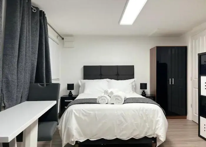 Daire Appt - Sleeps 2 - Free Parking - 5min-metro *