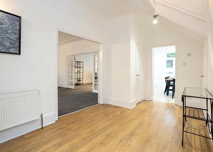 Pillo - Spacious 4 Bedroom Detached House Close To Heaton Park Semesterbostad *