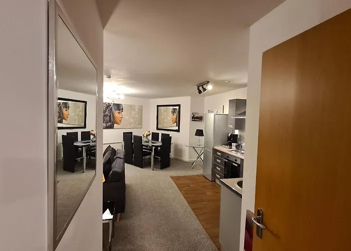 Luxury 2 Bed With Free Wi-fi & Parking Appartement