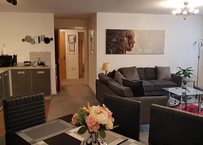 Luxury 2 Bed With Free Wi-fi & Parking *