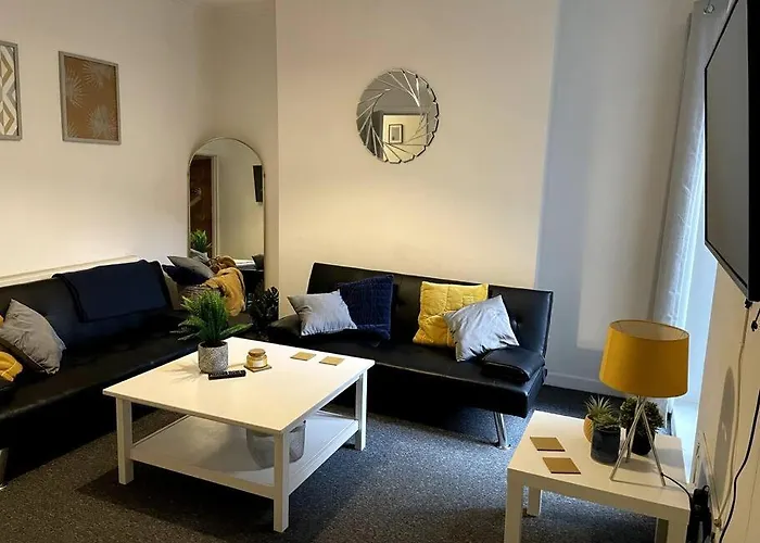 Whole House - Fast Wifi & Free Parking - Contractor Friendly By Irwell Lägenhet *