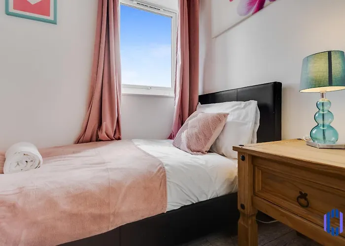 Feriehus Spacious 5br - Coop Live & Etihad - Pool Table