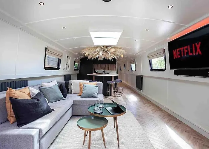 The Vaetten Hues Luxury Boat