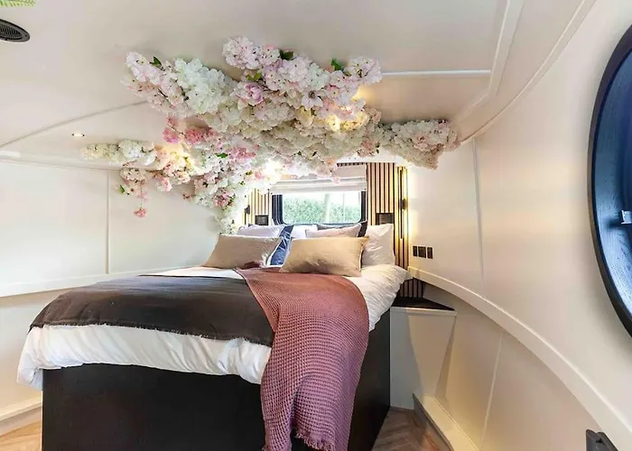 The Vaetten Hues Luxury Boat * 맨체스터