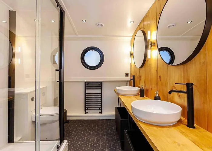 Botel The Vaetten Hues Luxury Boat