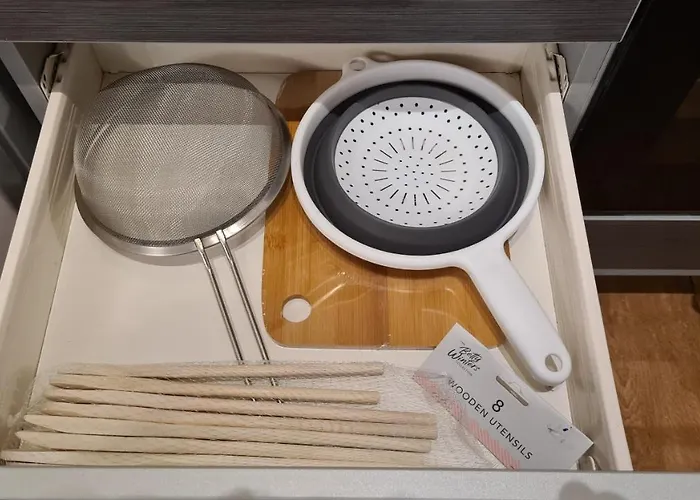 Luxury 2 Bed With Free Wi-fi & Parking Appartement *