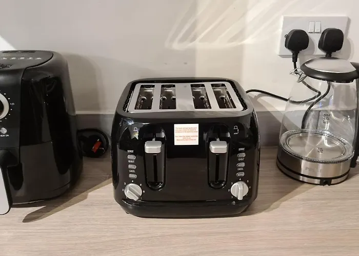 Luxury 2 Bed With Free Wi-fi & Parking Apartmán