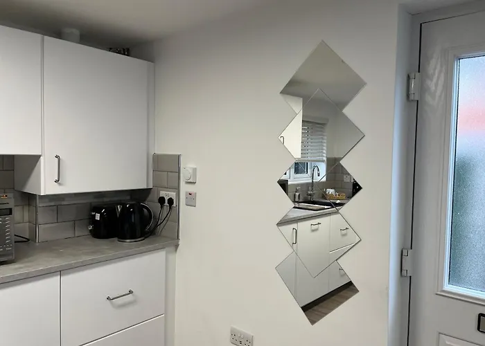 Daire Appt - Sleeps 2 - Free Parking - 5min-metro *