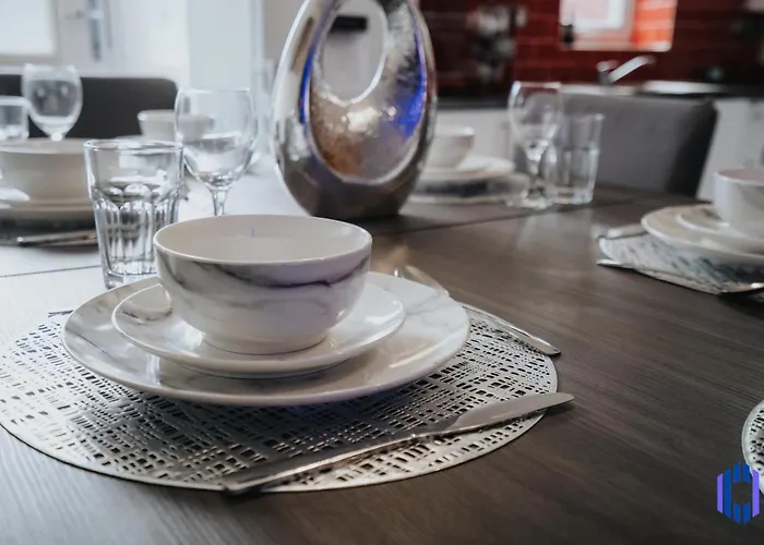 Spacious 5br - Coop Live & Etihad - Pool Table 펜션 맨체스터