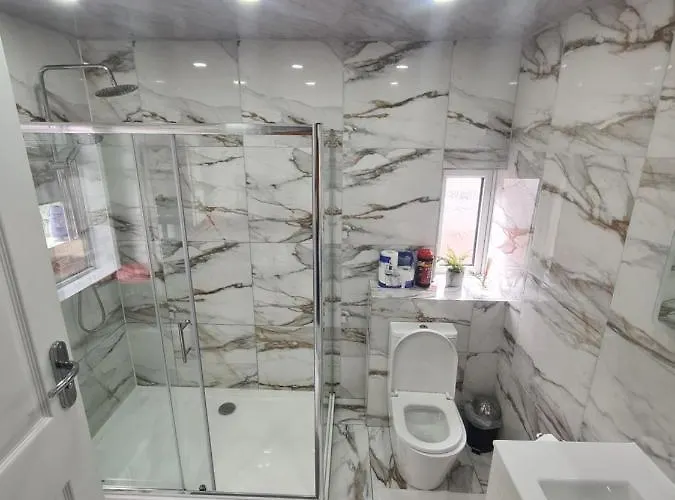 Lovely 2-bedroom House Close To Media City. Διαμέρισμα *