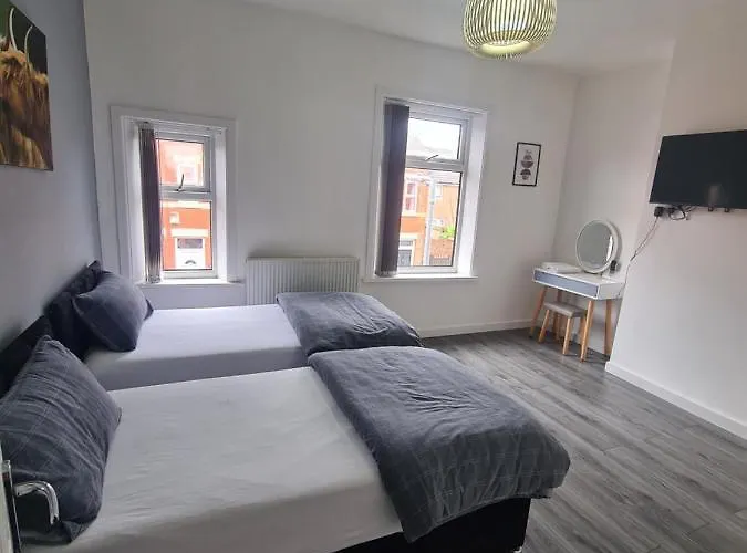 Lovely 2-bedroom House Close To Media City. *