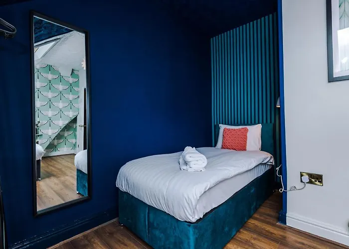 Spacious And Modern 5 Bedroom House Manchester