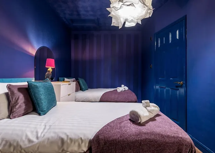 Spacious And Modern 5 Bedroom House 맨체스터