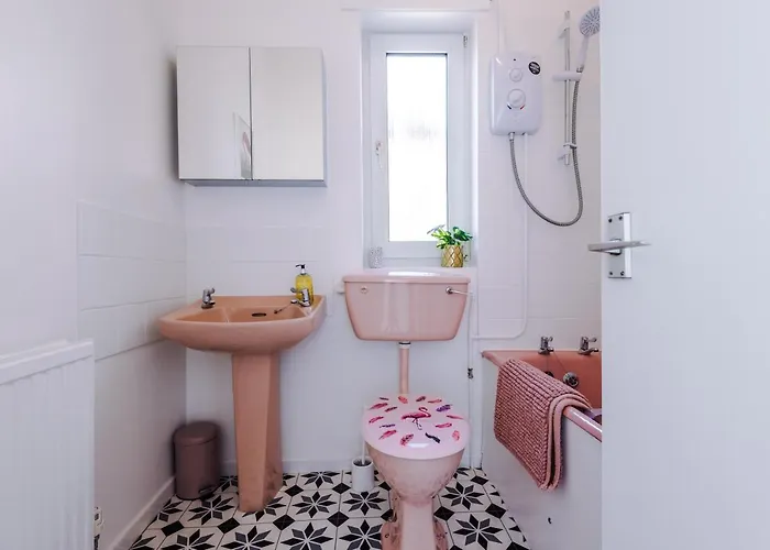 Spacious 4 Bed With Parking Prázdninový dům *