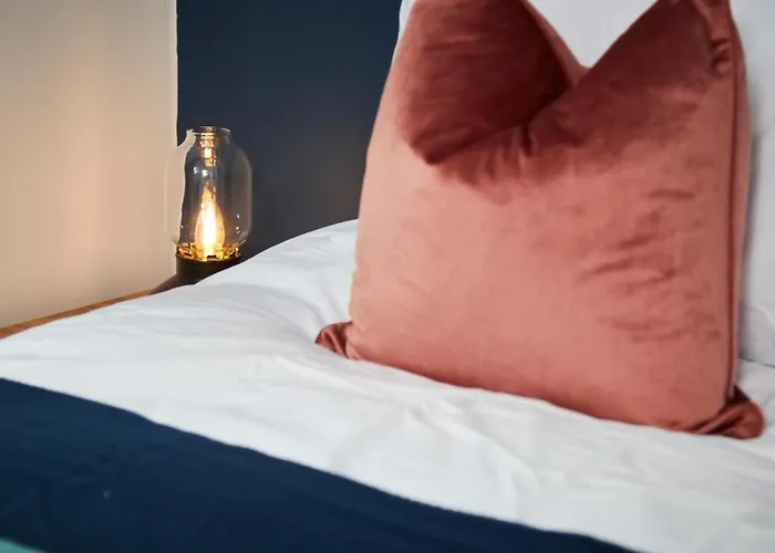 Fabulous 5 Bed House W Parking *