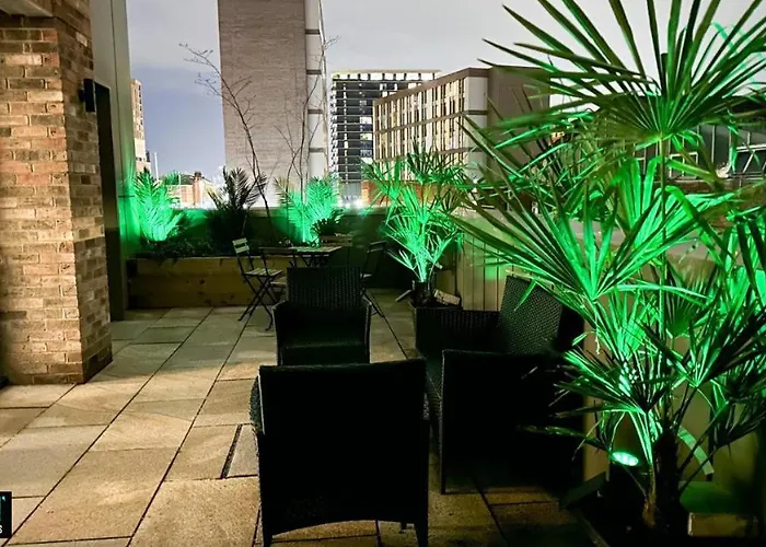 Lux Livin' - Luxury 2 Bed With Sky Garden Apartment Manchester