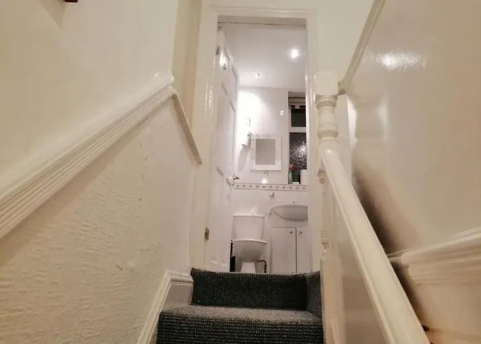 Spacious Near Centre