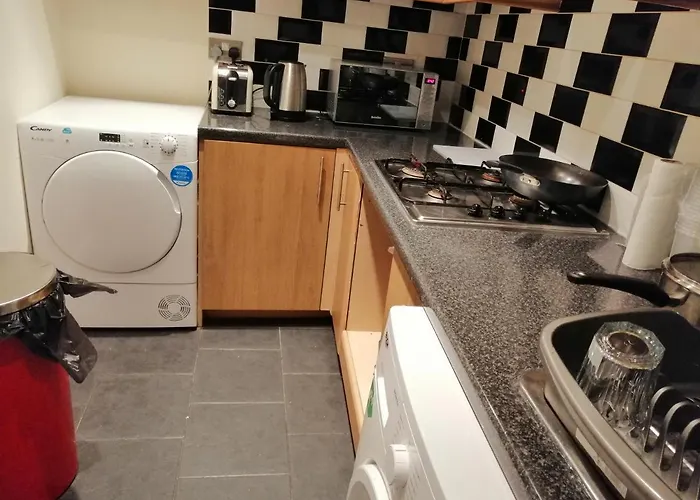 Spacious Near Centre 招待所 *