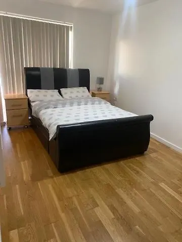 Eaglet 2 Bedroom Luxury Near Etihad Staduim Apartament *