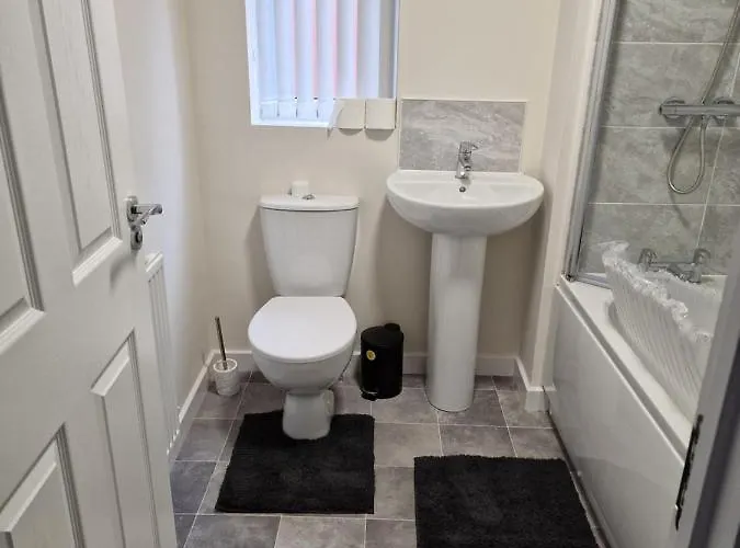 Stunning Canal View 2 Bedroom With Free Parking *