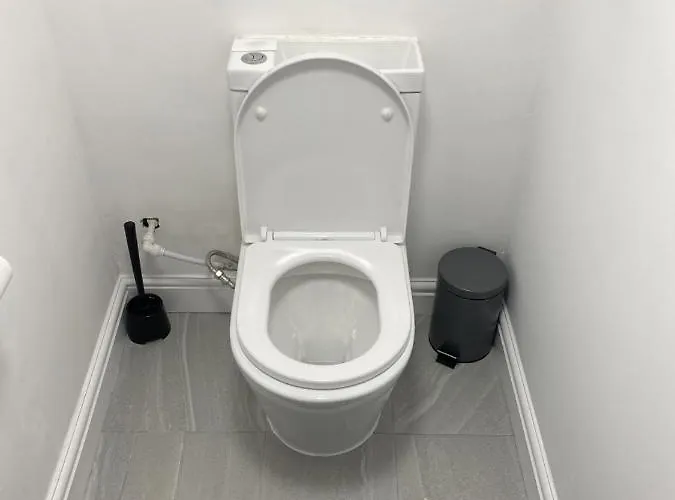 Modern With Private Entrance 招待所