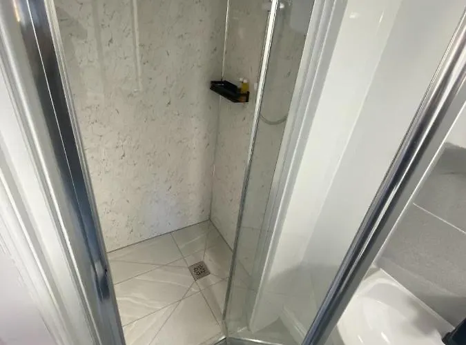 Gasthof Modern With Private Entrance Manchester