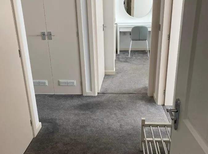 Marine Viewing 2 Bedrooms Flat דירה *