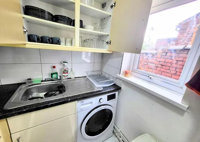 Comfortable House Near Etihad - Sleep Rest Apartment Manchester