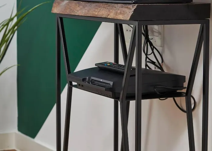 Cosy & Stylish Close To The Centre 아파트 *