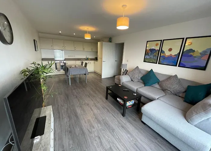 Apartment Balcony Marina With Skyline Views - Free Secure Parking