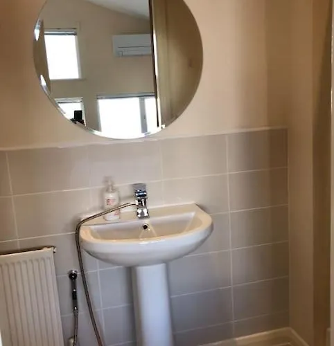 Great House + Air Conditioning + Free Car Parking * Mánchester