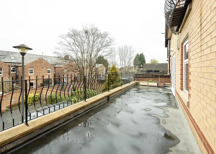 The Burton- Free Gated Parking * Manchester