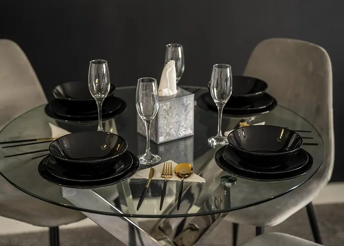 A Spacious 2 Bed With A River And Cascade View, Imaya Nights, M3 Mánchester