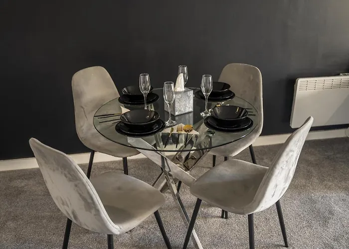 A Spacious 2 Bed With A River And Cascade View, Imaya Nights, M3 아파트