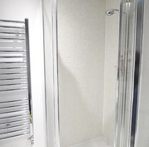 Apartament Spacious 2br 2ba Centre Sleeps 5 *