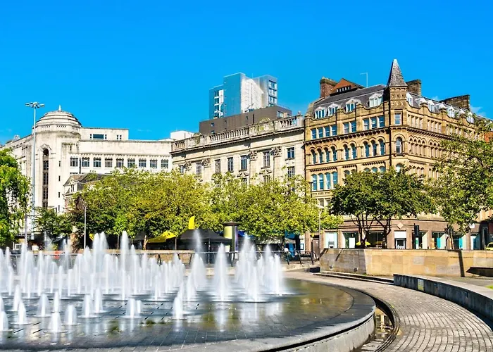 Spacious 2br 2ba Centre Sleeps 5 *