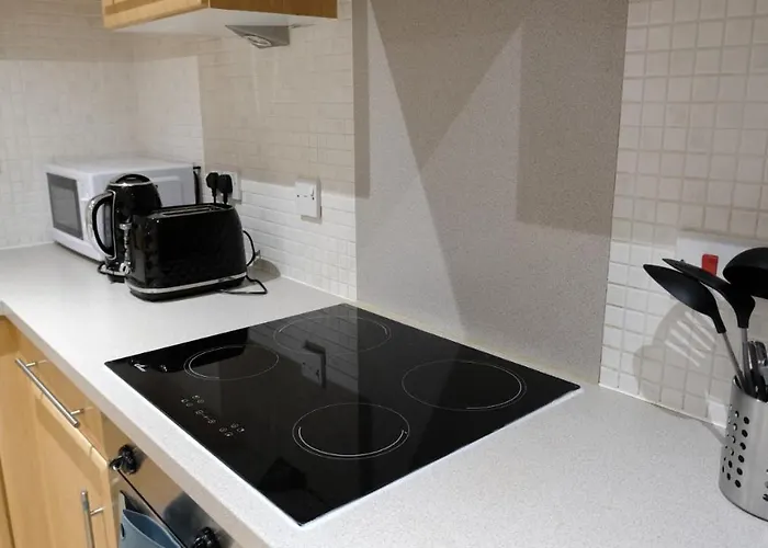 Spacious 2br 2ba Centre Sleeps 5 *