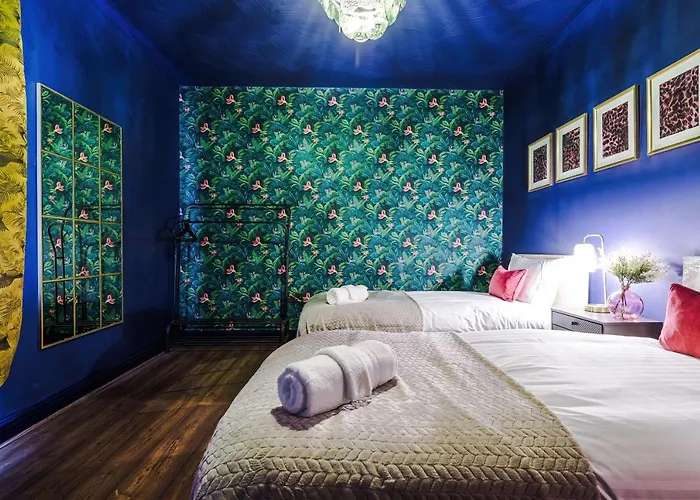 Spacious And Modern 5 Bedroom House 맨체스터